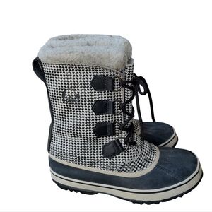 Sorel Joan Of Arctic Black and White Houndstooth Waterproof Winter Lace Up Boots